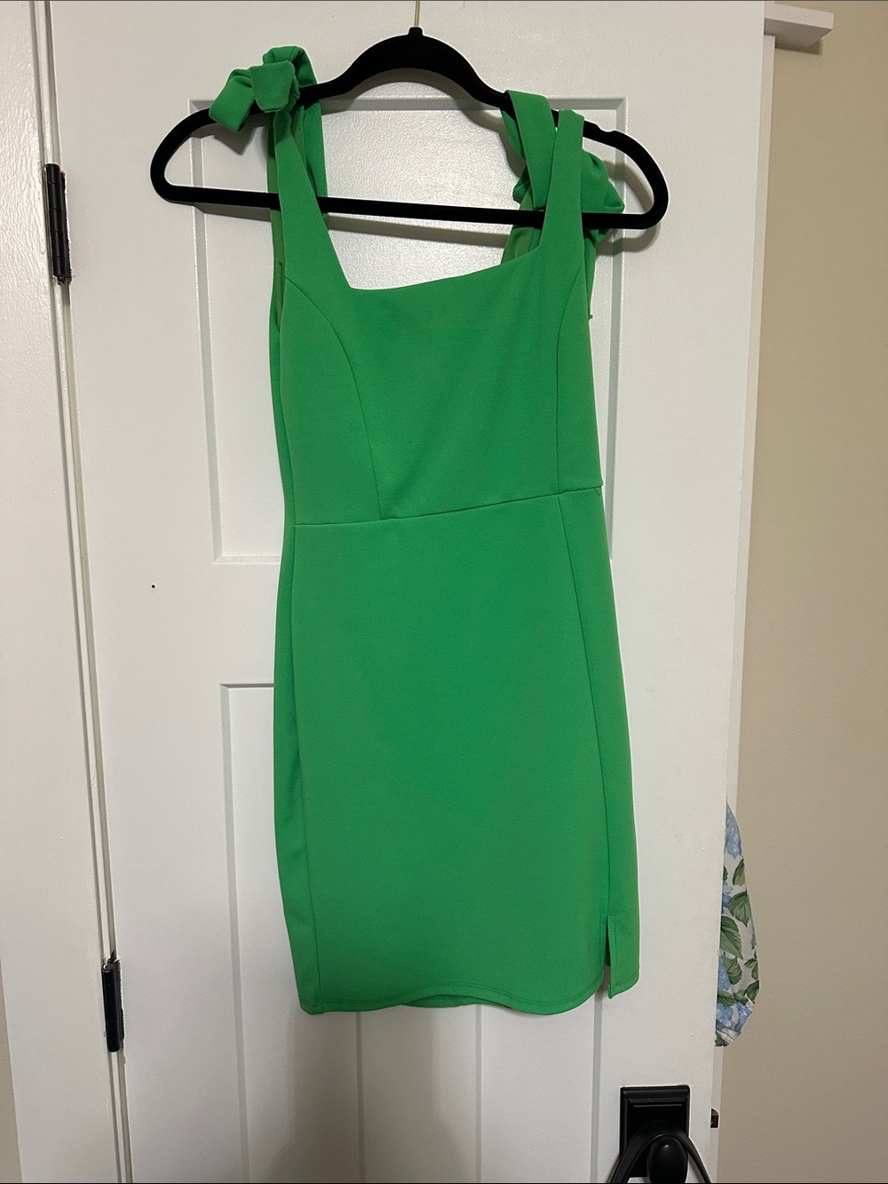 Mini boutique green dress